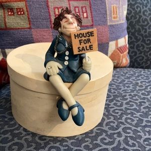 Real Estate Broker Statue